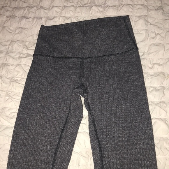 new lululemon leggings - Picture 2 of 3